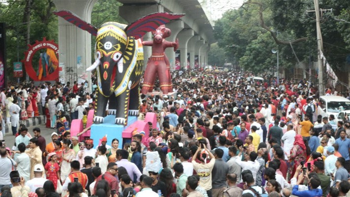 রমনা বটমূলে মানুষের ভিড়, প্রত্যাশা শান্তি, সম্প্রীতি ও মানবিকতা