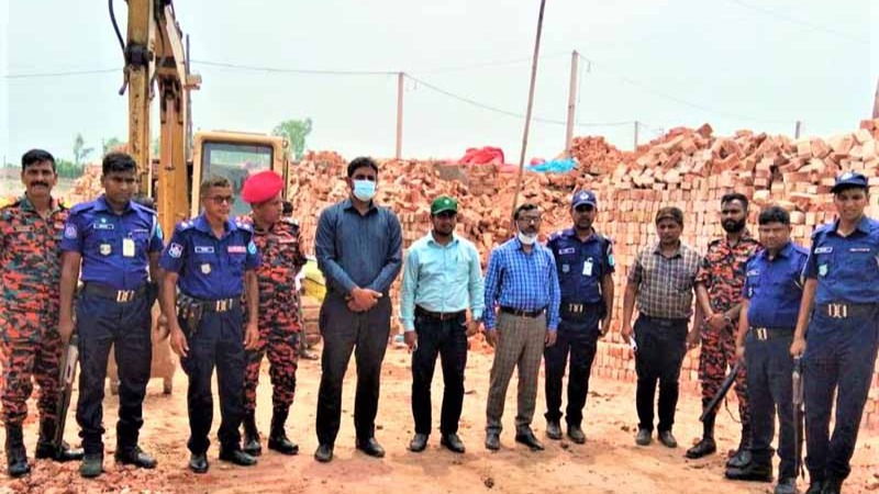 ঘাটাইলে সাতটি অবৈধ ইটভাটা বন্ধ ঘোষণা :: ২৩ লাখ টাকা জরিমানা