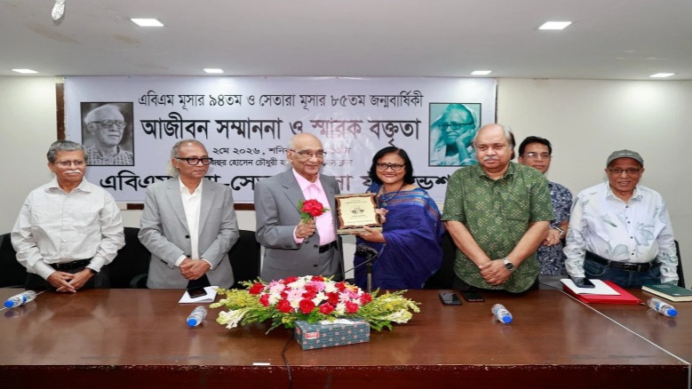 সাংবাদিকতায় আজীবন সম্মাননা পেলেন শফিক রেহমান