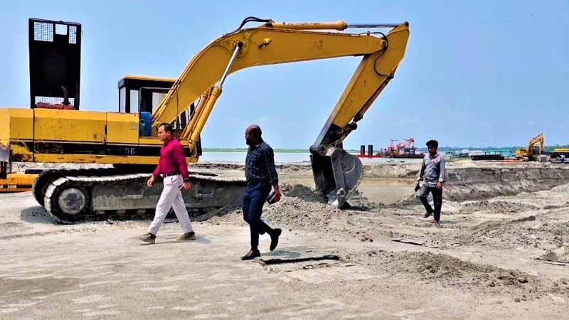 যমুনার তীর-চর কাটার দায়ে ১১ যন্ত্রাদি জব্দ-জরিমানা ও কারাদণ্ড
