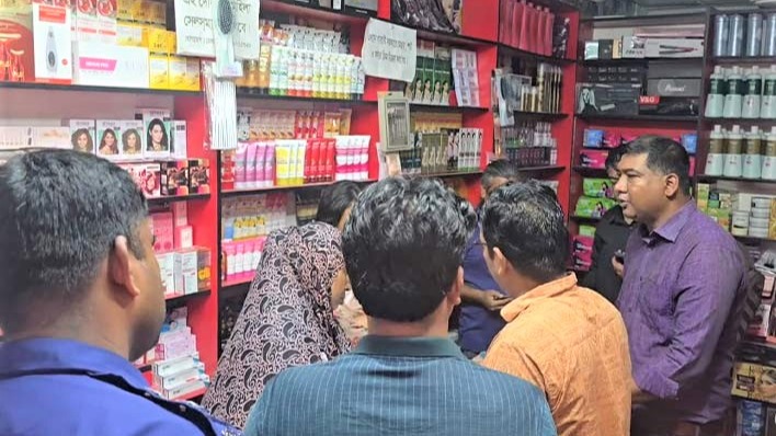 টাঙ্গাইলে ভোক্তার অভিযানে কসমেটিকসের দোকানে জরিমানা