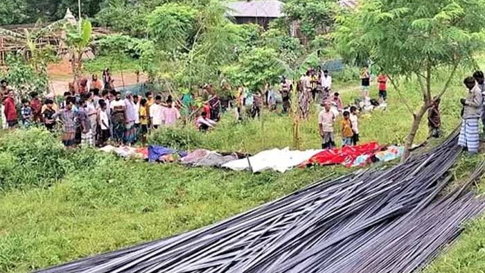টাঙ্গাইলের মহাসড়কে ট্রাক খাদে পড়ে ১৫ জনের মৃত্যু