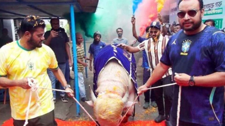 ভাইরাল সেই ‘ডোনাল্ড ট্রাম্প’-কে লাল গালিচায় বিদায়