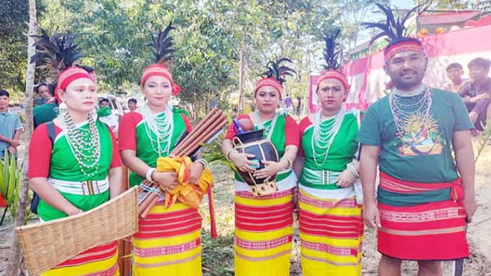 আধুনিকতার আগ্রাসনে কোণঠাসা আদিবাসী কৃষ্টি