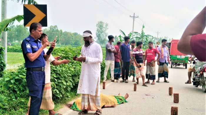 টাঙ্গাইল-জামালপুর সড়কে বাস-বাইক সংঘর্ষে নারী নিহত