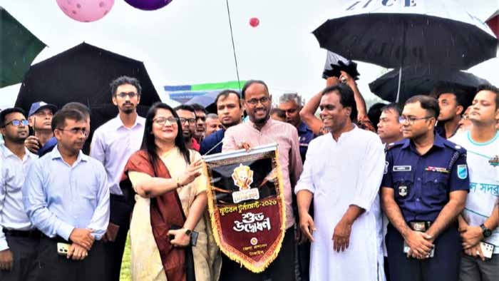 টাঙ্গাইলে জেলা প্রশাসক গোল্ডকাপ ফুটবল টুর্নামেন্টের উদ্বোধন