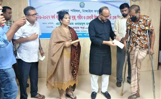 টাঙ্গাইল জেলা পরিষদের ২৩লাখ টাকার অনুদান বিতরণ