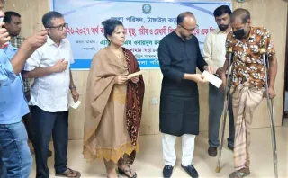 টাঙ্গাইল জেলা পরিষদের ২৩লাখ টাকার অনুদান বিতরণ