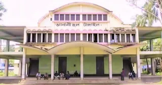 অযত্ন-অবহেলায় টাঙ্গাইলের ঐতিহাসিক ‘ভাসানী হল’ 