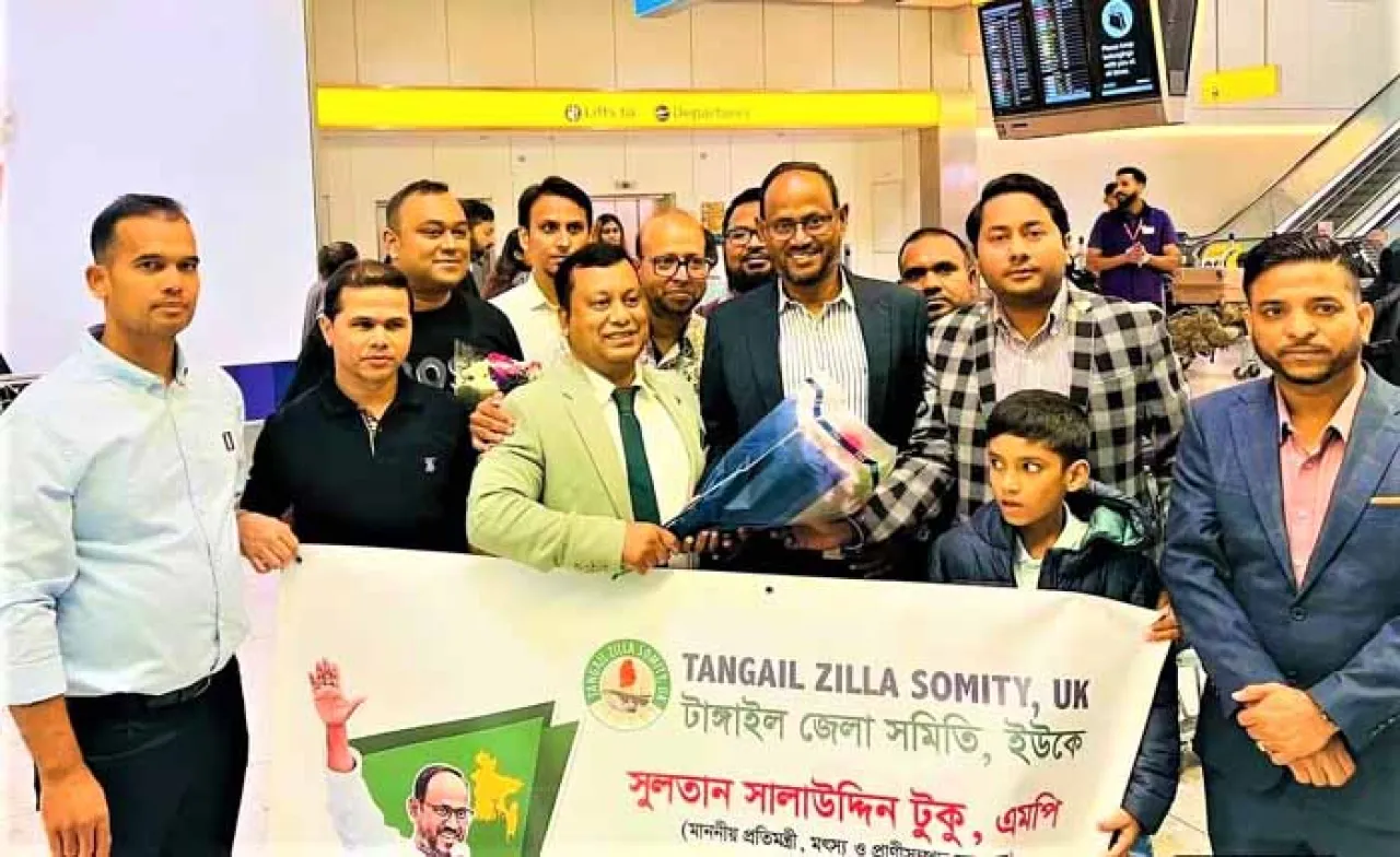 হিথ্রো বিমানবন্দরে প্রতিমন্ত্রী টুকুকে ফুলেল শুভেচ্ছা