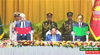 শপথ নিলেন রাষ্ট্রপতি মির্জা ফখরুল