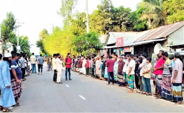শান্তিতে ঘুমানোর দাবিতে দেউপাড়ায় মানববন্ধন ও গণবিক্ষোভ 