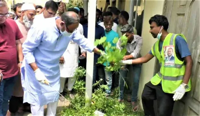 ডেঙ্গু প্রতিরোধে পরিচ্ছন্নতা অভিযানে অংশ নেন, মৎস্য ও প্রাণিসম্পদ প্রতিমন্ত্রী সুলতান সালাউদ্দিন টুকু এমপি।