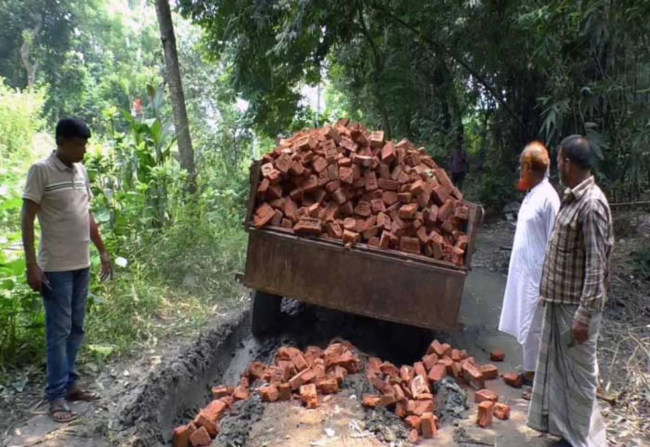 মির্জাপুরে ২০ গ্রামের যোগাযোগ ব্যবস্থা বদলে গেল ব্যক্তি উদ্যোগে