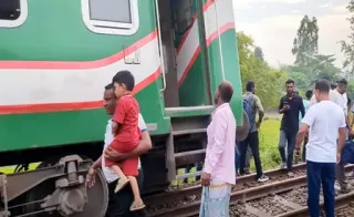 লাইনচ্যুতির ছয় ঘণ্টা পর ঢাকার সঙ্গে উত্তরাঞ্চলের রেল যোগাযোগ স্বাভাবিক