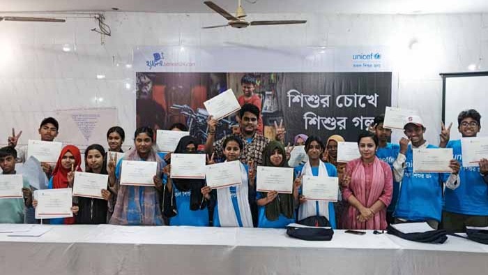 শিশু সাংবাদিকদের প্রশিক্ষণ শেষে সনদপত্র বিতরণ